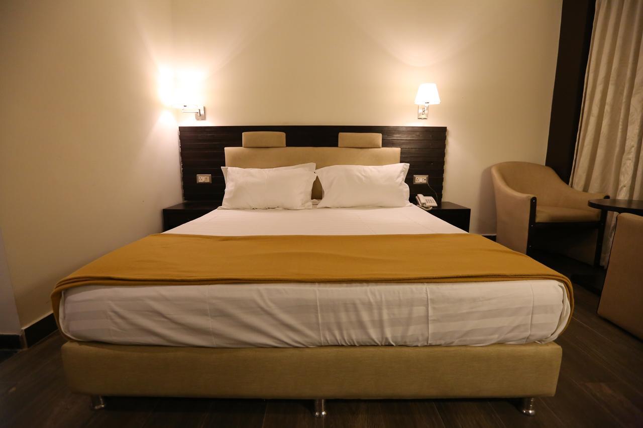 Hotel La Castle Chennai Zewnętrze zdjęcie