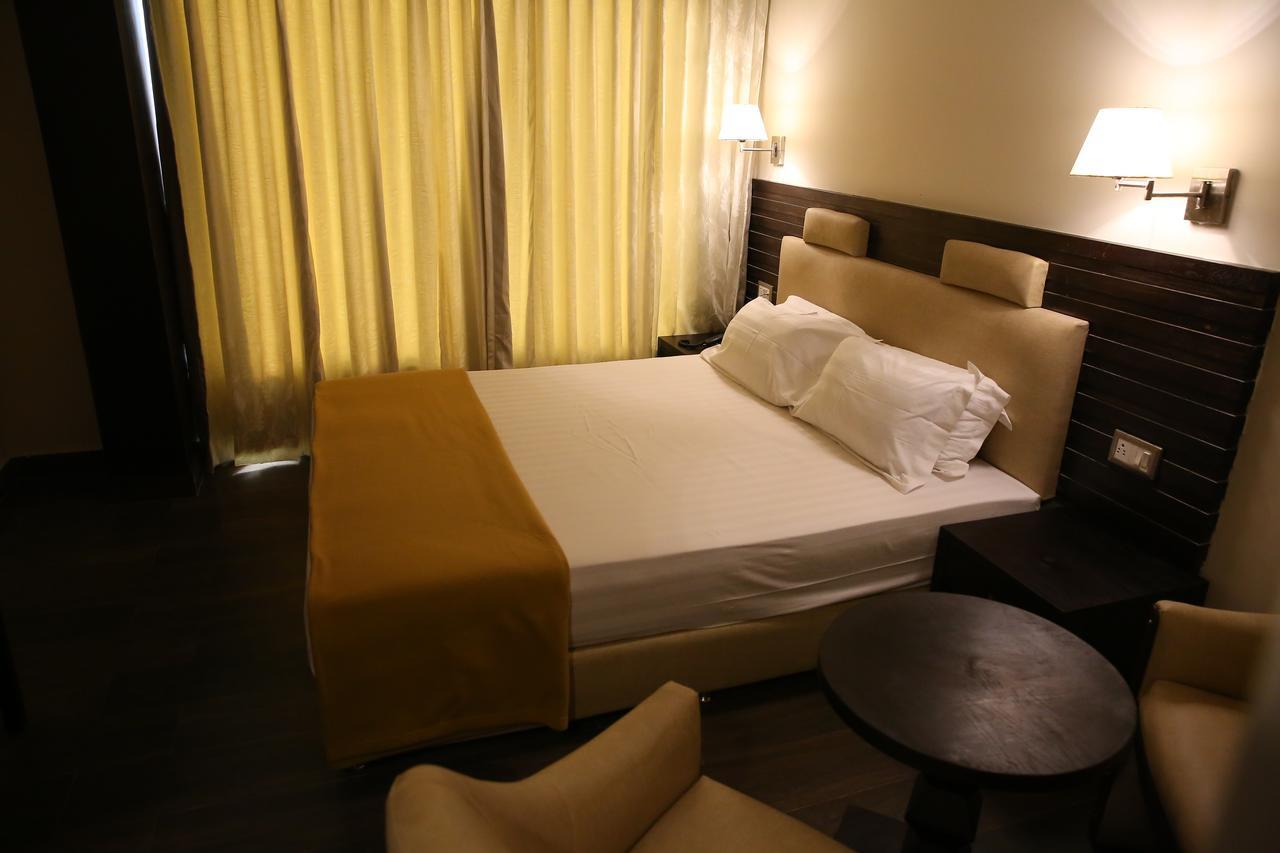 Hotel La Castle Chennai Zewnętrze zdjęcie