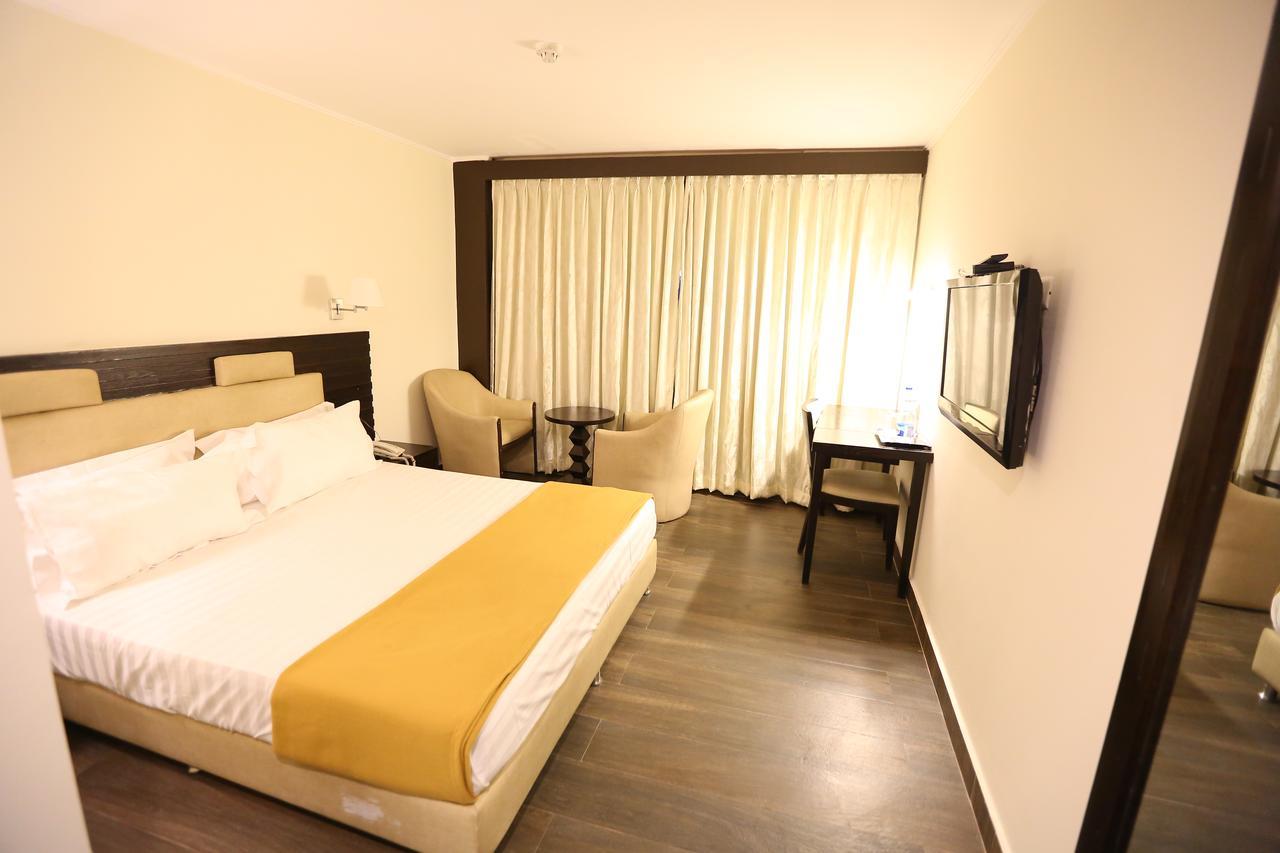 Hotel La Castle Chennai Zewnętrze zdjęcie