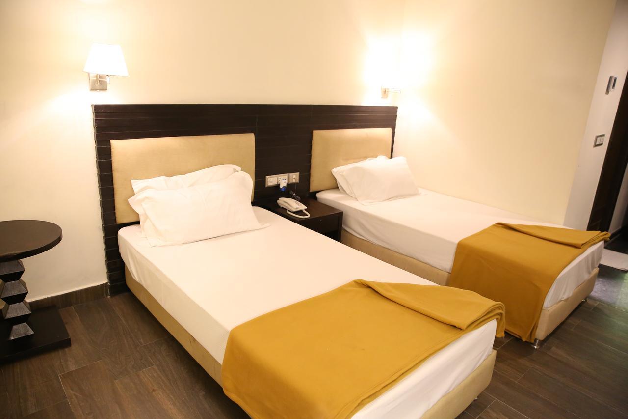 Hotel La Castle Chennai Zewnętrze zdjęcie
