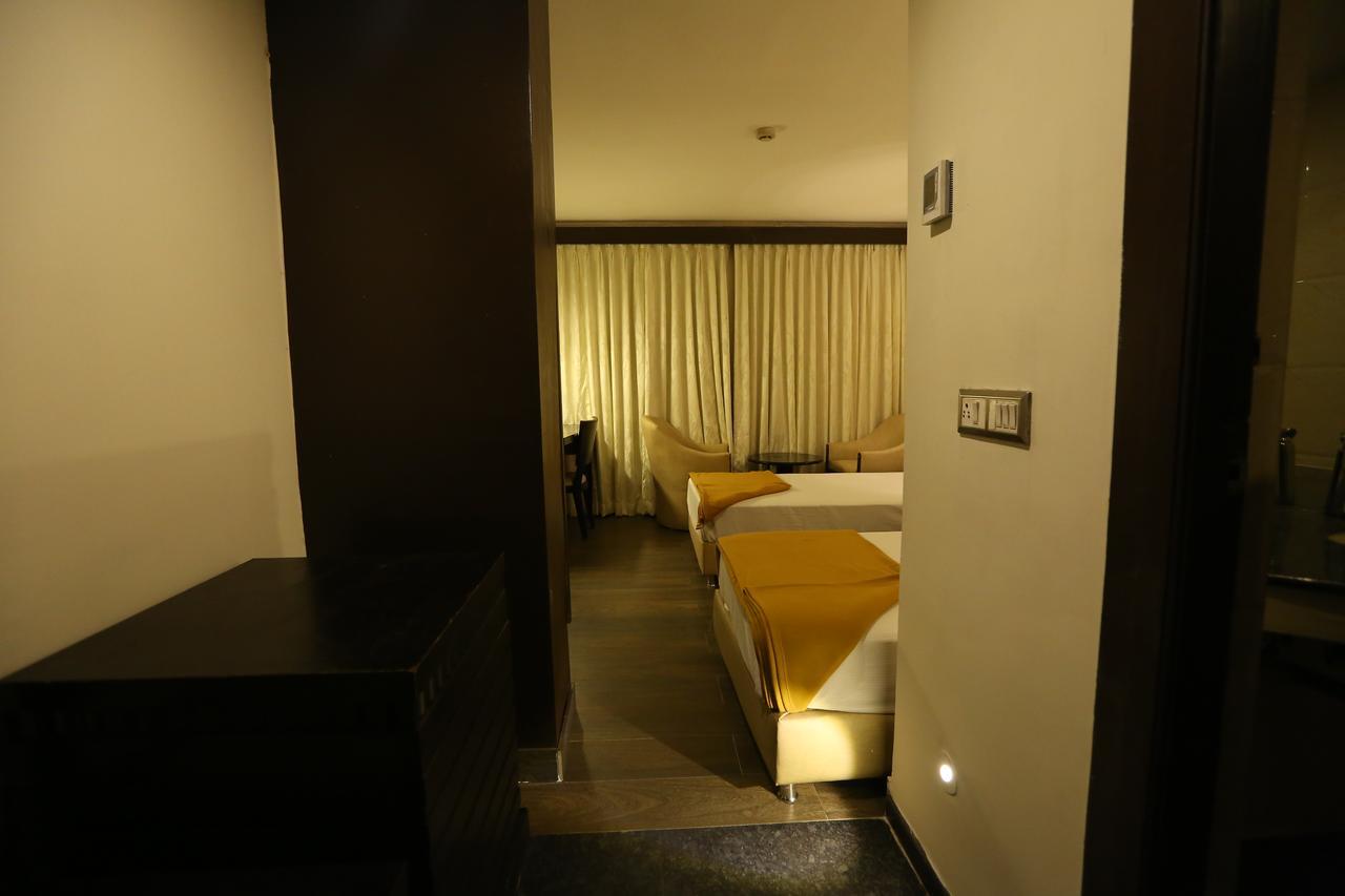 Hotel La Castle Chennai Zewnętrze zdjęcie